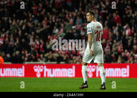 Kopenhagen, Dänemark. 12 Okt, 2019. Dänemark, Kopenhagen. 12.Oktober 2019. Granit Xhaka (10) der Schweiz während der EURO 2020 qualifier Match zwischen Dänemark und der Schweiz bei Telia Parken in Kopenhagen gesehen. (Foto: Gonzales Foto/Alamy leben Nachrichten Stockfoto