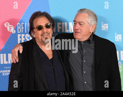 London, Großbritannien. 13 Okt, 2019. Amerikanische Schauspieler Robert De Niro und Al Pacino ein Foto für die Iren am 63. BFI London Film Festival am 13. Oktober 2019 teilnehmen. Foto von Rune Hellestad/UPI Quelle: UPI/Alamy leben Nachrichten Stockfoto