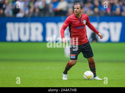 Hamburg, Deutschland. 13 Okt, 2019. Rafael van der Vaart, der ehemalige HSV-Profi, spielt einen Ball bei seinem abschiedsspiel. Quelle: Axel Heimken/dpa/Alamy leben Nachrichten Stockfoto