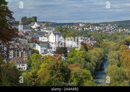 Castle Hill und Ruhr, Arnsberg, Sauerland, Nordrhein-Westfalen, Deutschland Stockfoto