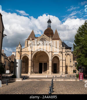 Collégiale Notre-Dame, Beaune, Frankreich. Stockfoto