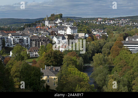 Castle Hill und Ruhr, Arnsberg, Sauerland, Nordrhein-Westfalen, Deutschland Stockfoto