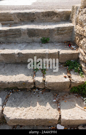 Rauchen Müll auf den Straßen von Bedoin, Provence, Frankreich. Stockfoto