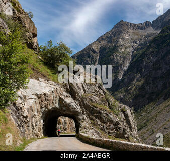 Tunnel an der Straße von St-Christophe-en-Oisans La Berarde, Frankreich. Stockfoto