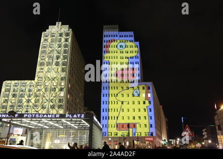 Berlin, Deutschland. 10. Oktober 2019 - Der Potsdamer Platz am 15. Festival der Lichter in Berlin. Stockfoto