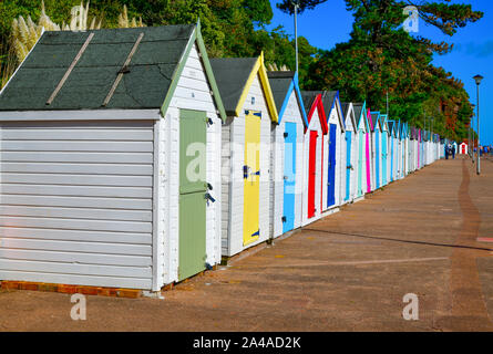 Bunten Holzhütten Am Goodrington Beach, Paignton, im Süden Devoon Stockfoto