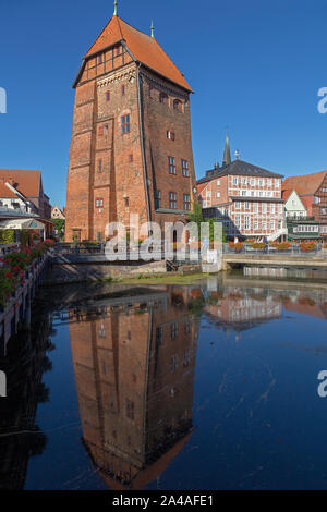 Abtswasserkunst Turm und Rahmen Häuser am Stintmarkt, Altstadt, Lüneburg, Niedersachsen, Deutschland Stockfoto