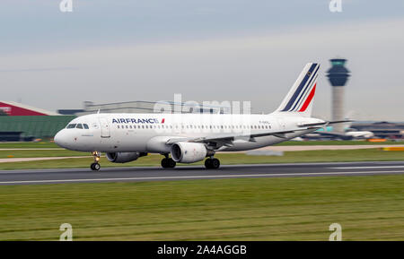 Air France, Airbus A320-200, F-GKXL, Rollen für den Start auf dem Flughafen Manchester Stockfoto