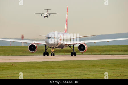 Jet2, Boeing,757-200, G-LSAA, auf dem Flughafen Manchester Stockfoto