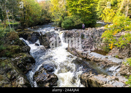 Pont-y-Paar fällt auf die Afon Llugwy, Betws-y-Coed, Wales, Großbritannien Stockfoto