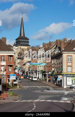 Neufchatel en Bray, Normandie, Frankreich; März/17/2019; Straße von Neufchatel en Bray Dorf in der Normandie, Frankreich. Stockfoto