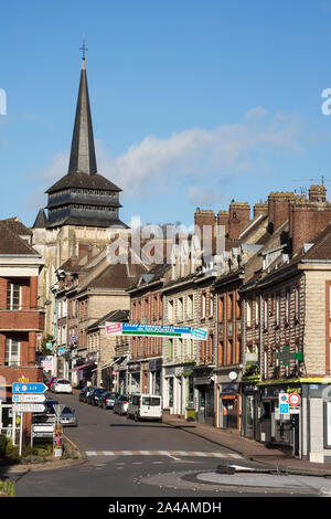 Neufchatel en Bray, Normandie, Frankreich; März/17/2019; Straße von Neufchatel en Bray Dorf in der Normandie, Frankreich. Stockfoto