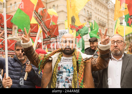 London, Großbritannien. 13 Okt, 2019. Demonstration der türkischen Invasion von rojava zu stoppen. Der Protest versammelt Broadcasting House, Portland Place vor dem Parlament marschieren Sq. Penelope Barritt/Alamy leben Nachrichten Stockfoto