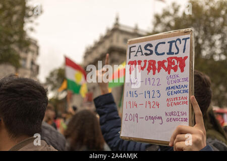 London, Großbritannien. 13 Okt, 2019. Demonstration der türkischen Invasion von rojava zu stoppen. Der Protest versammelt Broadcasting House, Portland Place vor dem Parlament marschieren Sq. Penelope Barritt/Alamy leben Nachrichten Stockfoto