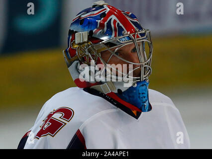 Guildford, Großbritannien. 13 Okt, 2019. Petr Cech von Guildford Phoenix Ex Arsenal und Chelsea Spieler während National Ice Hockey League zwischen Guildford Phoenix und Swindon Wildkatzen 2 bei Guildford Spectrum Stadion in Guildford, England am Oktober 13, 2019 Credit: Aktion Foto Sport/Alamy leben Nachrichten Stockfoto