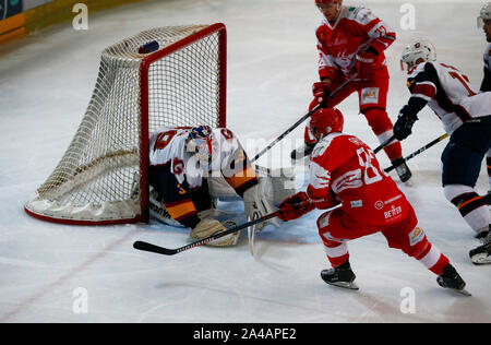 Guildford, Großbritannien. 13 Okt, 2019. Petr Cech von Guildford Phoenix Ex Arsenal und Chelsea Spieler während National Ice Hockey League zwischen Guildford Phoenix und Swindon Wildkatzen 2 bei Guildford Spectrum Stadion in Guildford, England am Oktober 13, 2019 Credit: Aktion Foto Sport/Alamy leben Nachrichten Stockfoto