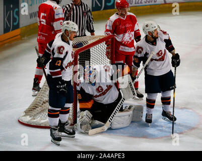 Guildford, Großbritannien. 13 Okt, 2019. Petr Cech von Guildford Phoenix Ex Arsenal und Chelsea Spieler während National Ice Hockey League zwischen Guildford Phoenix und Swindon Wildkatzen 2 bei Guildford Spectrum Stadion in Guildford, England am Oktober 13, 2019 Credit: Aktion Foto Sport/Alamy leben Nachrichten Stockfoto