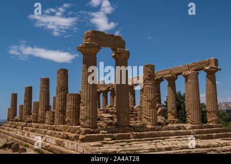 Die Ruinen der antiken griechischen Tempel aus Stein. Tal der Tempel, Agrigento, Italien Stockfoto