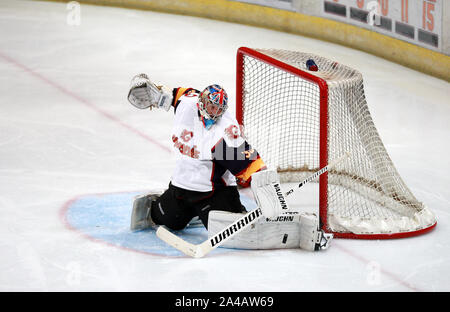 Guildford Phoenix Torwart Petr Cech in Aktion während der NIHL 2 Spiel in Guildford Spectrum Leisure Complex, Guildford. Stockfoto