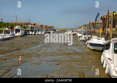 Austernzucht Hafen bei Ebbe von Andernos-les-Bains, Gemeinde ist ein an der nordöstlichen Küste der Bucht von Arcachon entfernt, im Département Eure, Frankreich Stockfoto