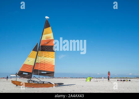 Katamaran am Strand Stockfoto