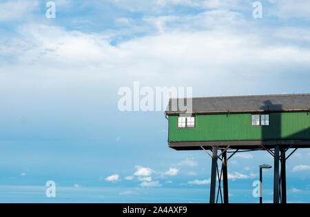 Alten umgebauten Getreidespeicher Lagerhaus an der Brunnen neben dem Meer, Norfolk, Großbritannien Stockfoto