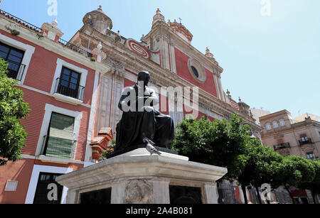 Rote Fassade der Kirche des Erlösers 1674-1712 an der Plaza del Salvador, Sevilla, Spanien. Architekten Esteban Garcia und Leonardo de Figueroa. Stockfoto