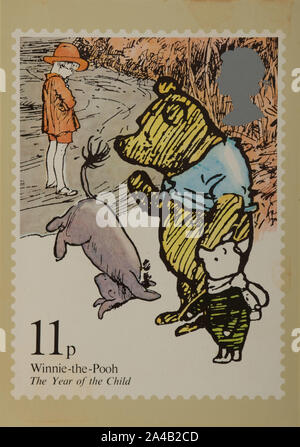 Briefmarke von Winnie-the-Pooh. Queen Elizabeth 11. 1979 Internationales Jahr des Kindes. Kinderbuch Illustration. Großbritannien Stockfoto