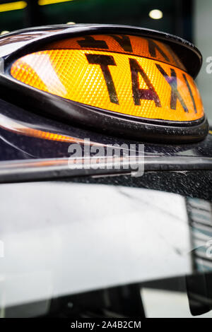 Die iconic black cab in der wunderschönen Stadt London Stockfoto