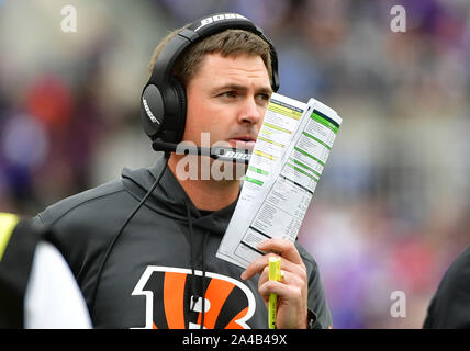 Baltimore, USA. 13 Okt, 2019. Cincinnati Bengals Haupttrainer Zac Taylor arbeitet der Nebenerwerb in der ersten Jahreshälfte ein NFL Spiel bei M&T Bank Stadium in Baltimore, Maryland, Sonntag, 13. Oktober 2019. Foto von David Tulis/UPI Quelle: UPI/Alamy leben Nachrichten Stockfoto