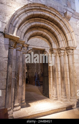 Kloster Leyre, romanische Architektur in Navarra, Spanien Stockfoto