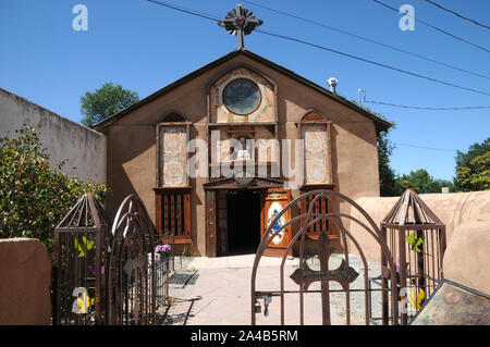 Die Santo Nino de Atocha Kapelle (Kapelle) der Kinder im El Santuario De Chimayo, New Mexico. Die Kapelle stammt aus dem Jahr 1856. Stockfoto