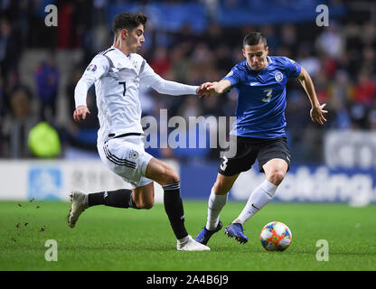 Tallinn, Estland. 13 Okt, 2019. Duelle, Duell zwischen Kai Havertz (Deutschland) und Artur Pikk (Estland). GES/fussball/EURO Qualifikation: Estland - Deutschland, 13.10.2019 Fußball: Europäische Qualifier vs Deutschland: Estland, Tallinn, Oktober 13, 2019 | Verwendung der weltweiten Kredit: dpa/Alamy leben Nachrichten Stockfoto