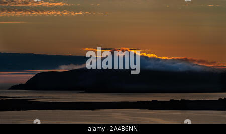 Sonnenuntergang über unruhigen Kopf als von Sumburgh Head RSPB Reservat, Sumburgh, Shetland, Schottland gesehen Stockfoto