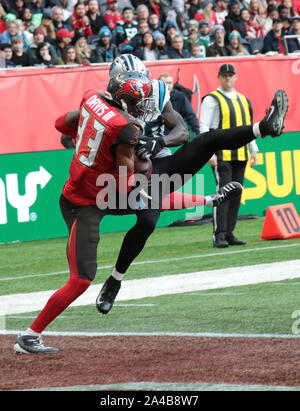 London, Großbritannien. 13 Okt, 2019. Carolina Panther Wide Receiver Curtis Samuel zählt einen Touchdown gegen Tampa Bay Buccaneers in der NFL London Serie in London am Sonntag, 13. Oktober 2019. Carolina Panthers schlagen Tampa Bay Buccaneers 37-26. Foto von Hugo Philpott/UPI Quelle: UPI/Alamy leben Nachrichten Stockfoto