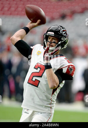 Glendale, United States. 13 Okt, 2019. Quarterback Matt Atlanta Falcons' Ryan erwärmt, bevor die Falken die Arizona-kardinäle am Zustand-bauernhof Stadium in Glendale, Arizona am Sonntag spielen, 29. September 2019. Foto von Kunst Foxall/UPI Quelle: UPI/Alamy leben Nachrichten Stockfoto