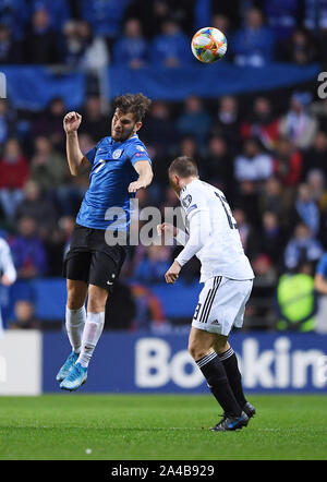 Tallinn, Estland. 13 Okt, 2019. Duelle, Duell zwischen Lukas Klostermann (Deutschland) und Frank Liivak (Estland). GES/fussball/EURO Qualifikation: Estland - Deutschland, 13.10.2019 Fußball: Europäische Qualifier vs Deutschland: Estland, Tallinn, Oktober 13, 2019 | Verwendung der weltweiten Kredit: dpa/Alamy leben Nachrichten Stockfoto