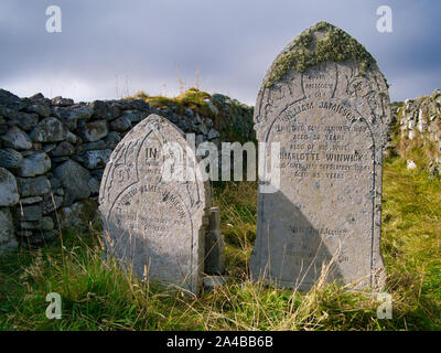 Alte Gräber der Jamieson Familie in einem abgelegenen Friedhof in der Nähe von sandwick auf der Insel Unst in Shetland, Schottland, Großbritannien Stockfoto