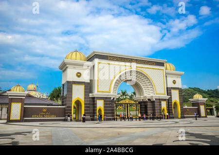 KUALA LUMPUR, Malaysia - 18. Dezember 2018: Die Istana Negara, (malaiisch für National Palace) ist die offizielle Residenz des Monarchen von Malaysia. Stockfoto