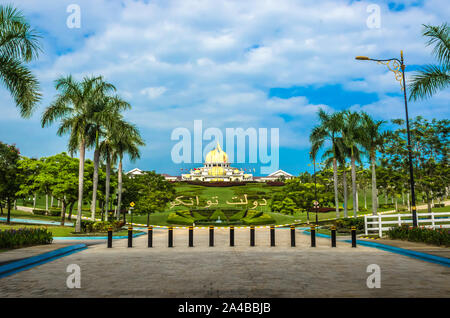 KUALA LUMPUR, Malaysia - 18. Dezember 2018: Die Istana Negara, (malaiisch für National Palace) ist die offizielle Residenz des Monarchen von Malaysia. Stockfoto