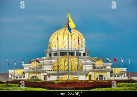 KUALA LUMPUR, Malaysia - 18. Dezember 2018: Die Istana Negara, (malaiisch für National Palace) ist die offizielle Residenz des Monarchen von Malaysia. Stockfoto