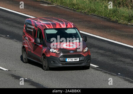 Vodafone Ford Transit Connect 210 Econe Van; Reisen auf der Autobahn M6 in der Nähe von Preston in Lancashire, Großbritannien Stockfoto