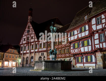 Stadt Stadt in Forchheim in der Nacht Stockfoto