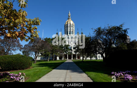 Die Connecticut State Capitol liegt nördlich von Capitol Avenue und südlich von Bushnell Park in Hartford, Connecticut Stockfoto