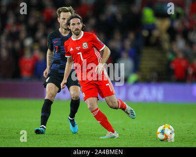 Cardiff, Wales, UK. 13. Okt 2019. Europameisterschaften 2020 Qualifier, Wales gegen Kroatien; Joe Allen von Wales geht der Ball nach vorn Quelle: Aktion Plus Sport Bilder/Alamy leben Nachrichten Stockfoto