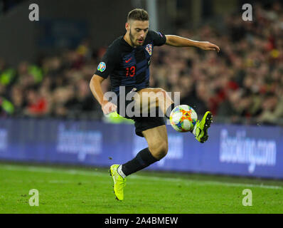 Cardiff, Wales, UK. 13. Okt 2019. Europameisterschaften 2020 Qualifier, Wales gegen Kroatien; Nikola Vlasic von Kroatien steuert die Kugel - Redaktionelle Verwendung Credit: Aktion Plus Sport Bilder/Alamy leben Nachrichten Stockfoto