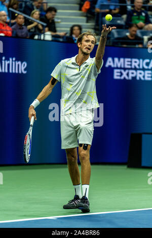 Daniil Medwedew Russlands im Halbfinale der Männer an der 2019 US Open Tennis Meisterschaft konkurrieren Stockfoto