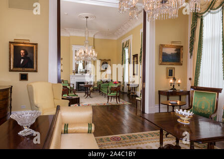 Der große Salon in der nordwestlichen Ecke des 1856 Abschnitt des Texas Governor's Mansion in Austin, der Hauptstadt von Texas Stockfoto