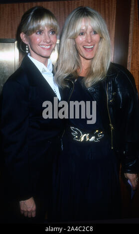 Olivia Newton John, Schwester Rona Newton-John (r) 1991, Foto von Michael Ferguson/PHOTOlink Stockfoto