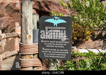 Pteranodon Flyer Kinder Fahrt anmelden, Innen Jurassic Camp, Insel der Abenteuer, Universal Studios Resort, Orlando, Florida, USA Stockfoto